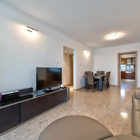 Likehome Amathusia Beach Apartment *