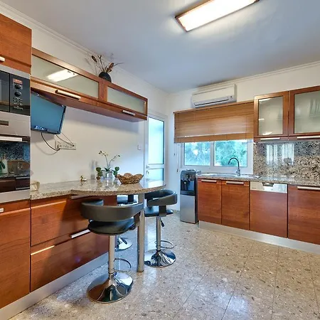 Likehome Amathusia Beach * Limassol