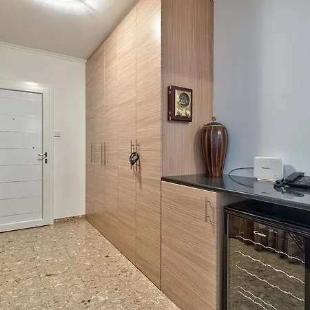 Likehome Amathusia Beach