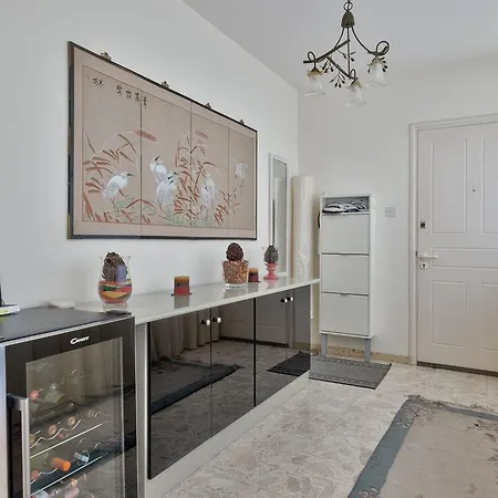 Likehome Amathusia Beach شقة
